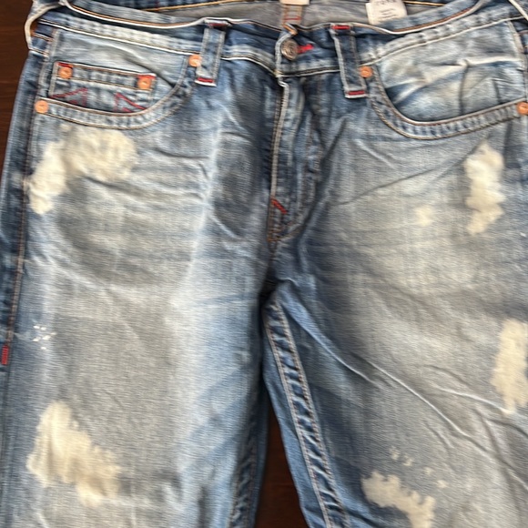 I am selling an authentic pair of True Religion Jean. Size 36 - Picture 3 of 5